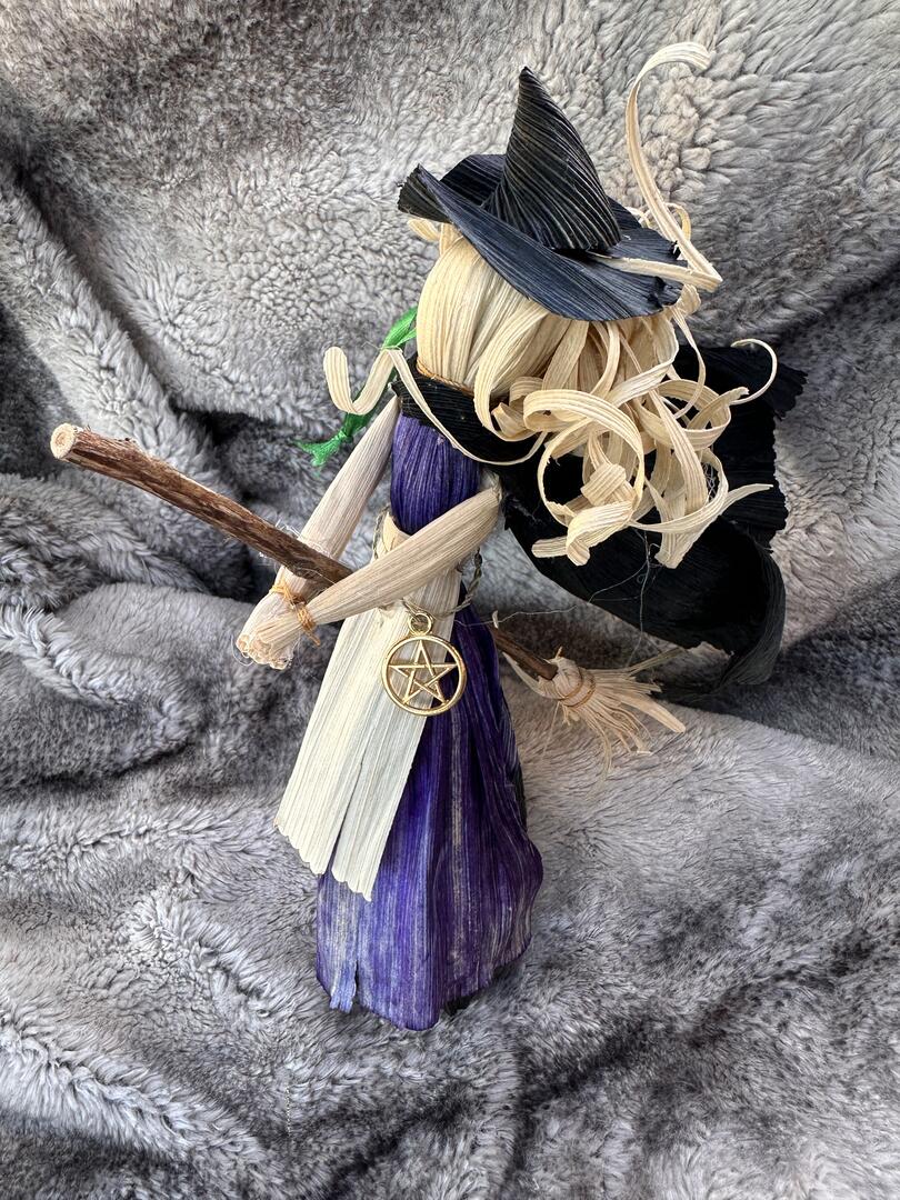 Kitchen Witch: Broom Flyer